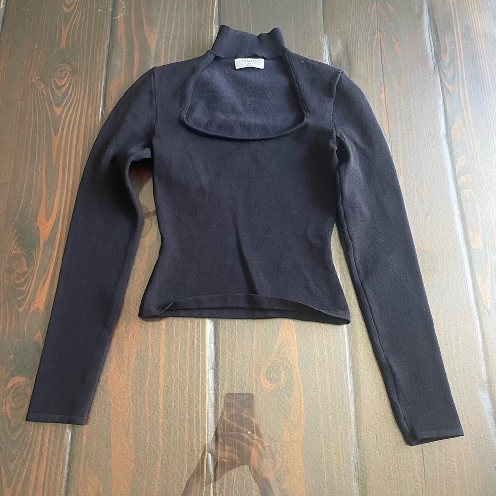 Aritzia black top